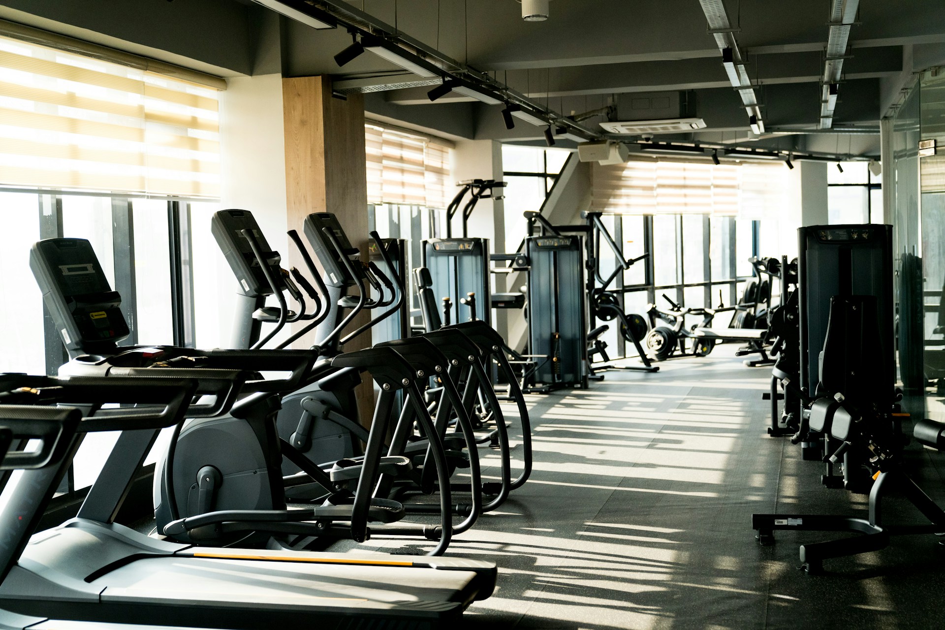 Gym Vendor Accountability Playbook for Summer Spikes: SLAs and QA Checks
