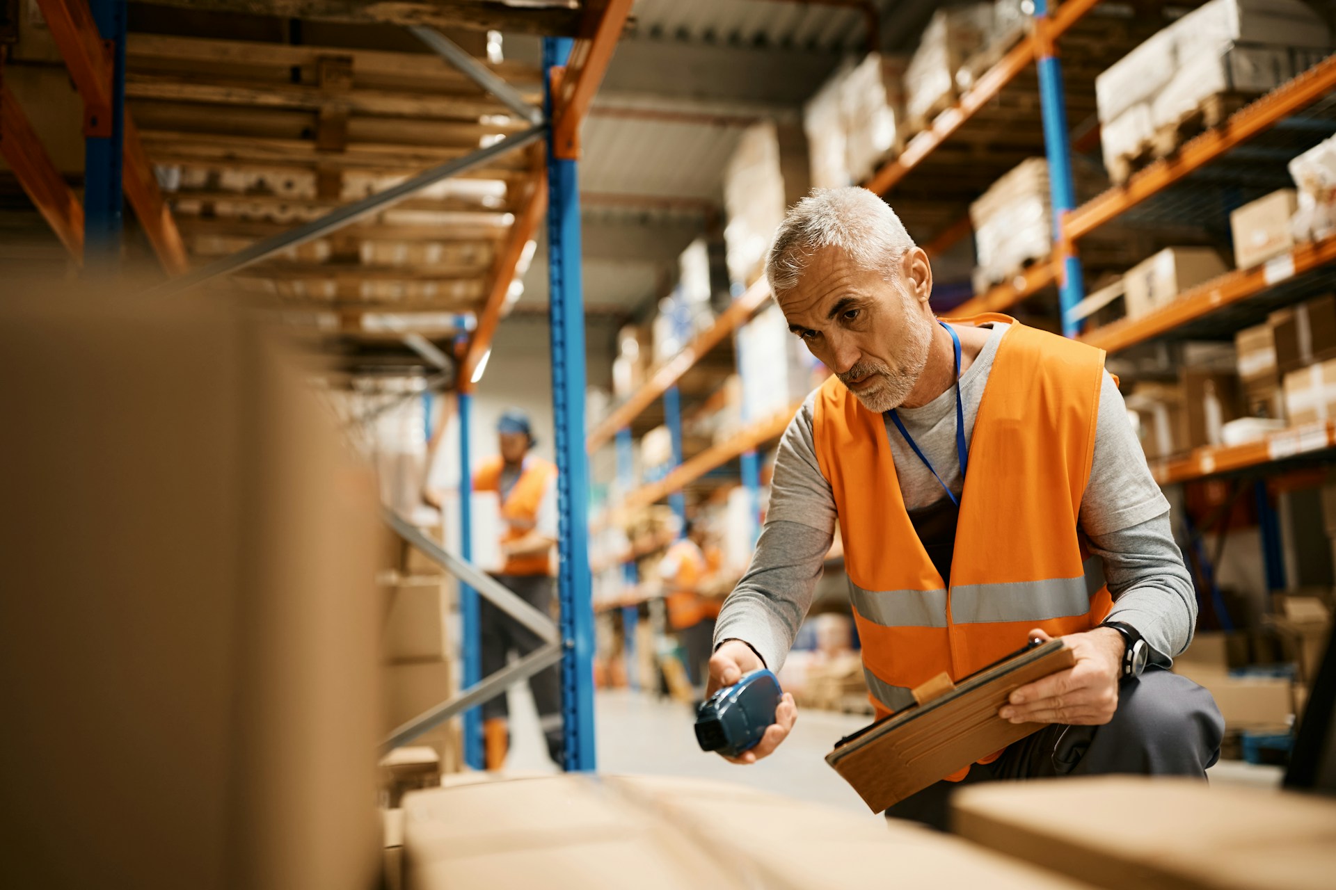 Recognizing High-Performing Warehouse Maintenance Crews