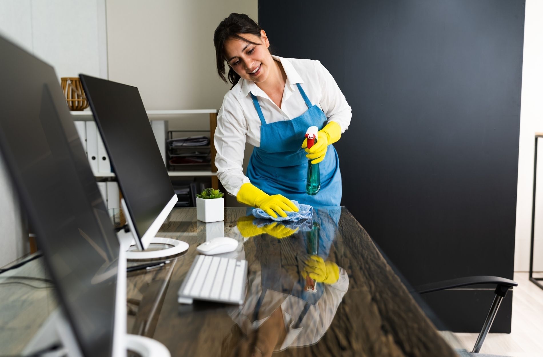 When to Rely on Commercial Cleaning Staffing Post-Holidays