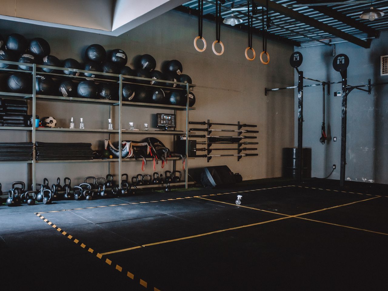 Facility Manager Guide to Fitness Center Cleaning Contracts